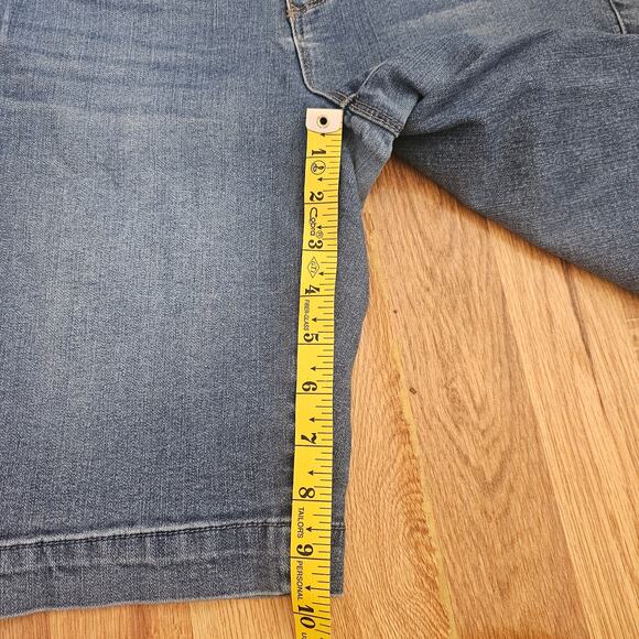 D. Jeans Stretch Denim Bermuda Shorts Women’s 12 Blue Mid Rise Casual Summer - Picture 7 of 8